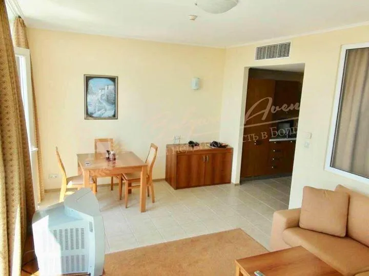 Двухкомнатная квартира с видом на море на первой линии в г. Поморие