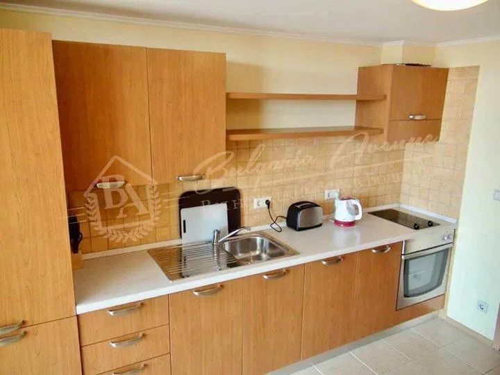 Двухкомнатная квартира с видом на море на первой линии в г. Поморие