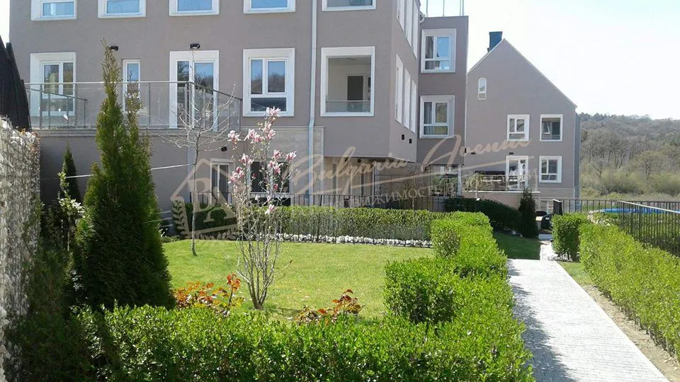 Двухкомнатная квартира в новом доме с элегантной архитектурой, г.Варна