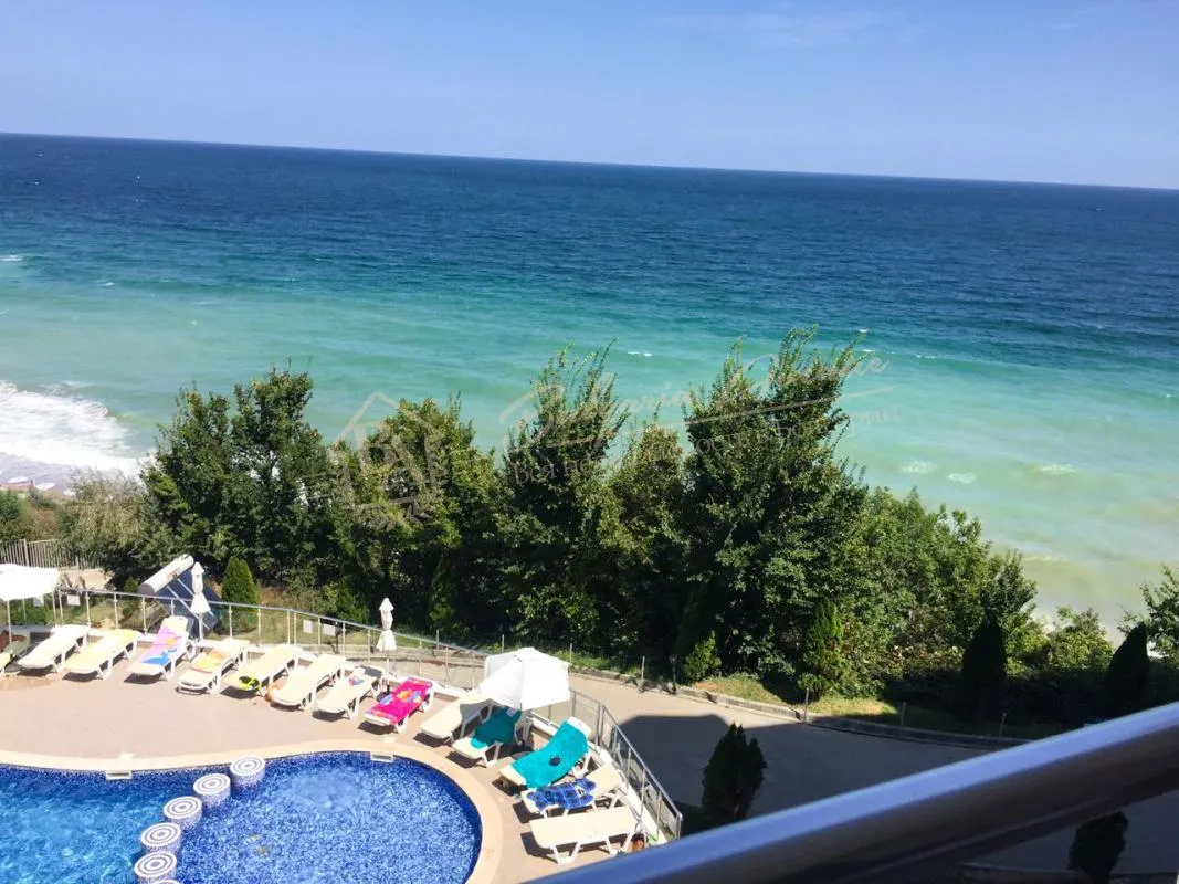 Просторная, элитная, двухкомнатная квартира с видом на море в городе Бяла