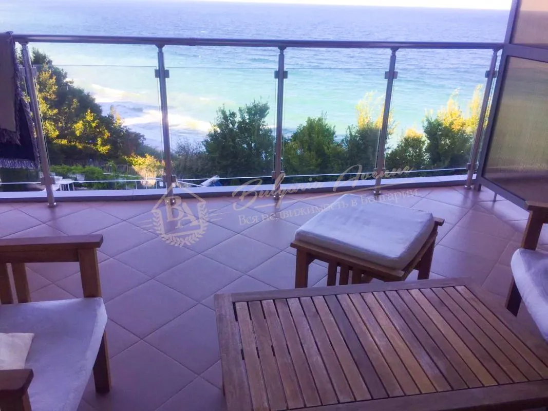 Просторная, элитная, двухкомнатная квартира с видом на море в городе Бяла