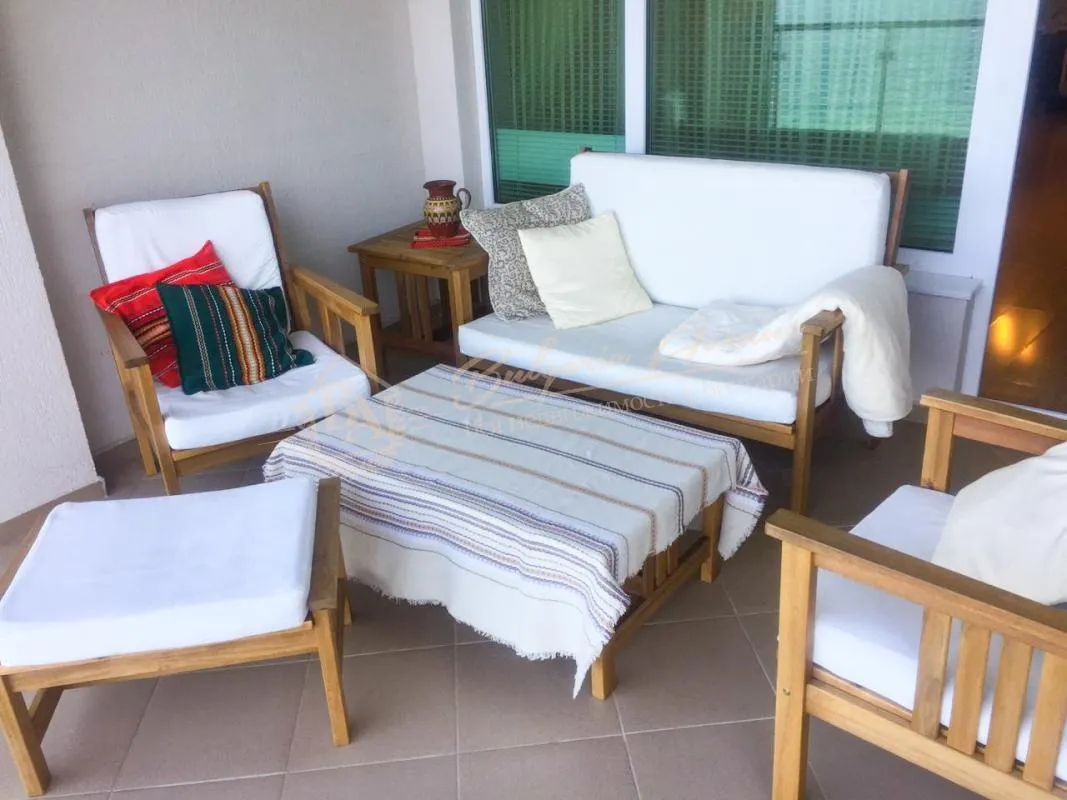 Просторная, элитная, двухкомнатная квартира с видом на море в городе Бяла