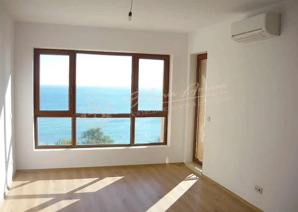 Апартамент с 1 спальней на первой линии и с видом на море в г.Варна