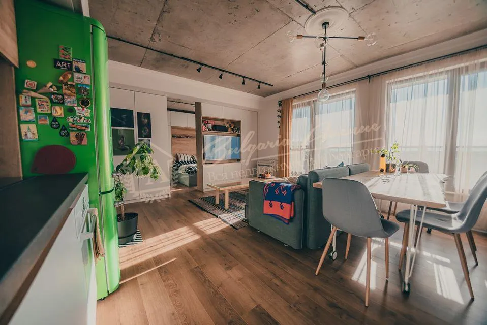 Двухкомнатная, меблированная, стильная квартира в жилом доме в г.Варна