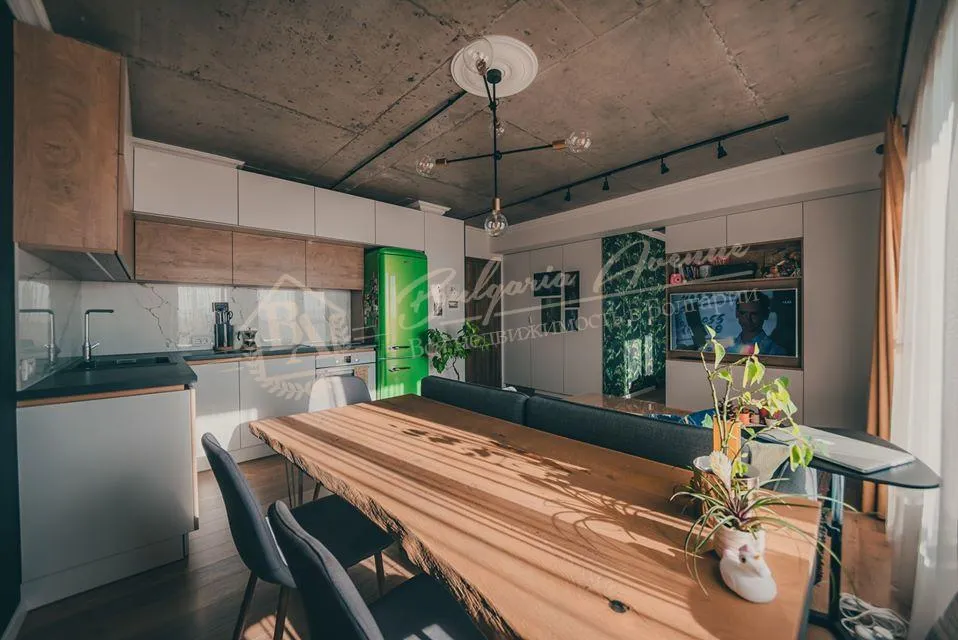 Двухкомнатная, меблированная, стильная квартира в жилом доме в г.Варна