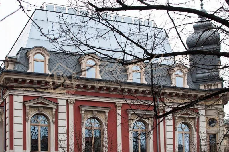 Прекрасный восстановленный памятник культуры в центре г.Варна