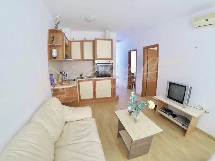 Трехкомнатная меблированная квартира на Солнечном берегу