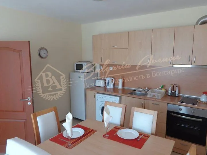 Трехкомнатная квартира с мебелью в закрытом комплексе, к.Солнечный Берег