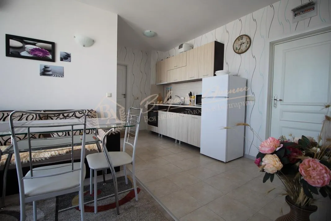 Трехкомнатная квартира с просторной террасой и видом на город в г.Несебр