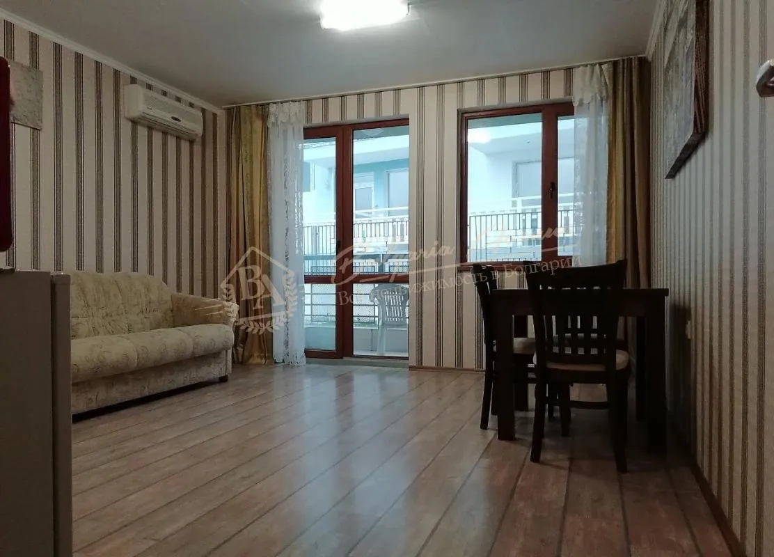 Трехкомнатная квартира в жилом доме в г.Несебър