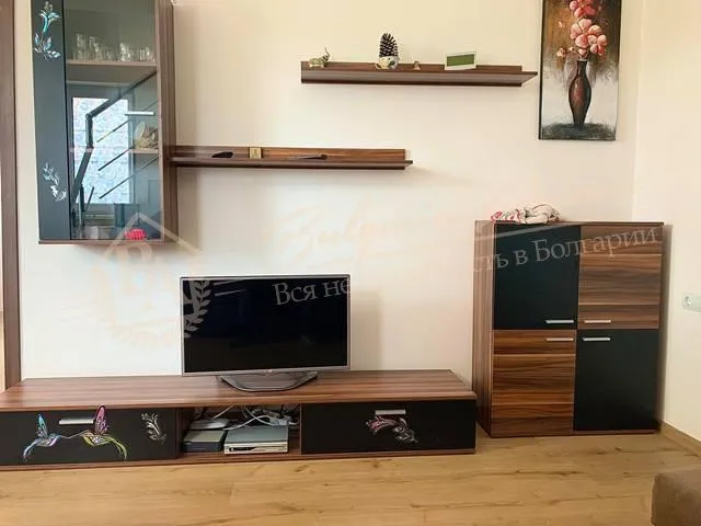 Двухэтажная, трехкомнатная квартира на второй линии, в к. Солнечный берег