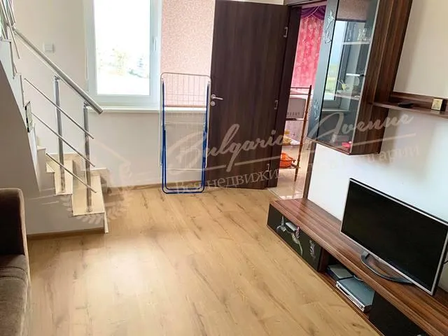 Двухэтажная, трехкомнатная квартира на второй линии, в к. Солнечный берег