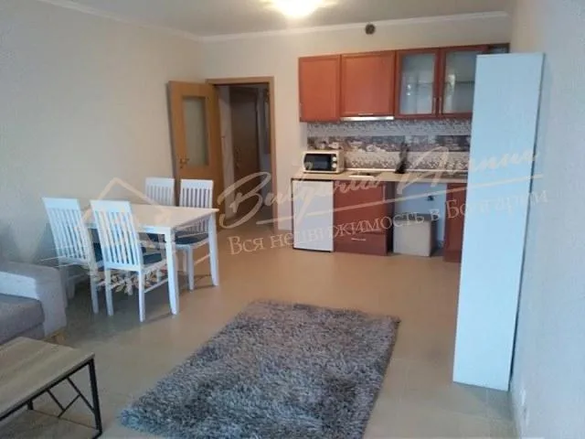 Апартамент с 2 спальнями с низкой таксой в центре Солнечного Берега