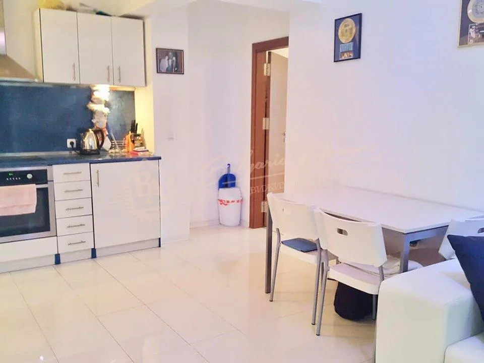 Прекрасно мебелированная трехкомнатная квартира на Солнечном берегу в 5 мин от пляжа