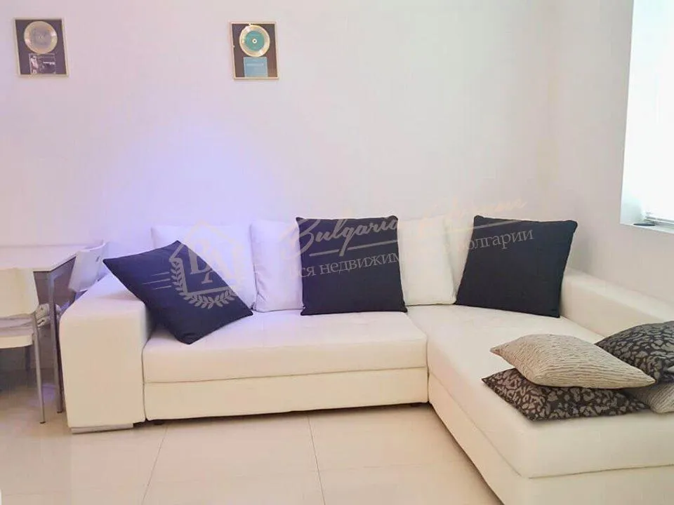 Прекрасно мебелированная трехкомнатная квартира на Солнечном берегу в 5 мин от пляжа