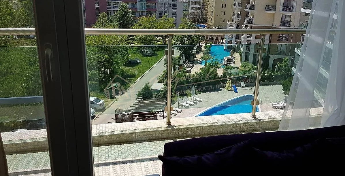 Трехкомнатная квартира с мебелью в закрытом комплексе, к.Солнечный берег