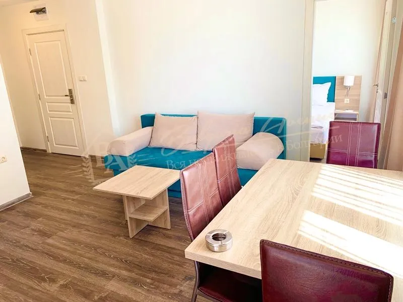 Апартамент с 2 спальнями в закрытом комплексе у моря в к.Солнечный берег