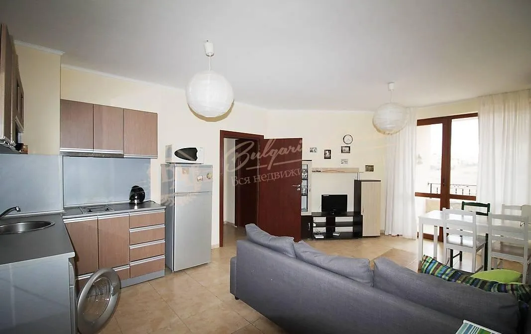 Просторный апартамент с 2 спальнями в 120 м от моря в Равде