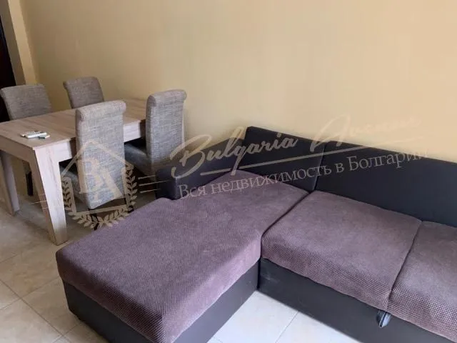 Просторный апартамент с 2 спальнями в 120 м от моря в Равде