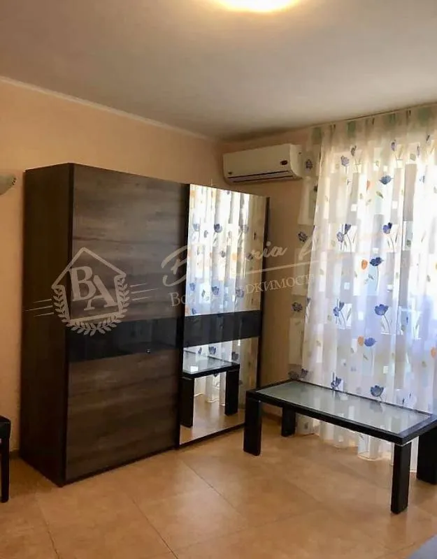 Трехкомнатная квартира с мебелью в 150 м от моря, к.Солнечный берег