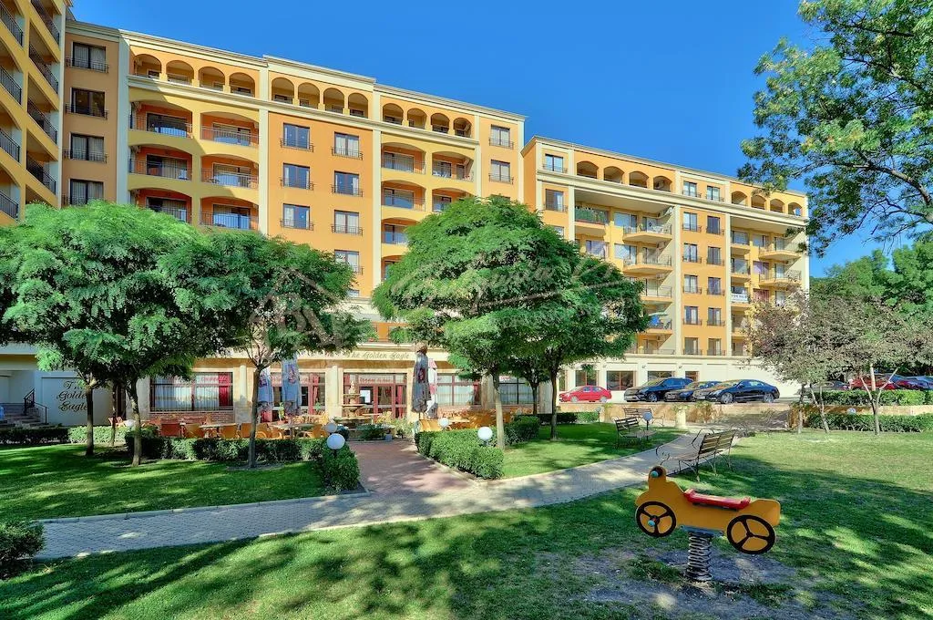 Меблированный, просторный апартамент с 2 спальнями у моря, к.Золотые пески