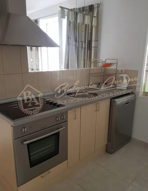 Трехкомнатная квартира, без таксы обслуживания, в южой части Несебра