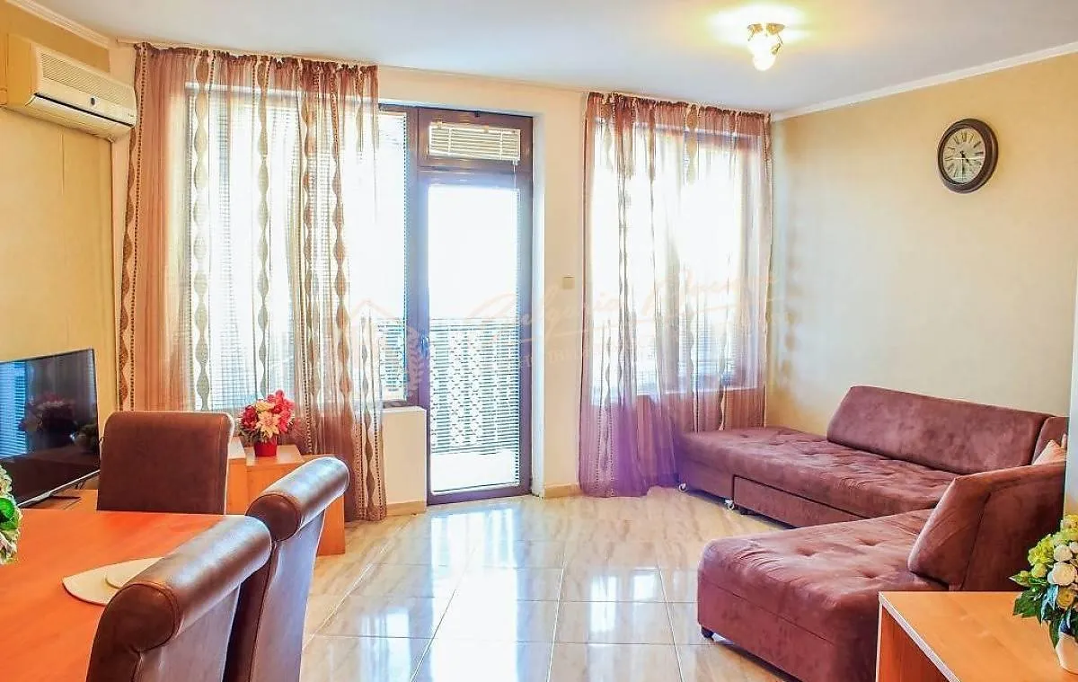 Трехкомнатная квартира с мебелью и видом на море в г.Святой Влас