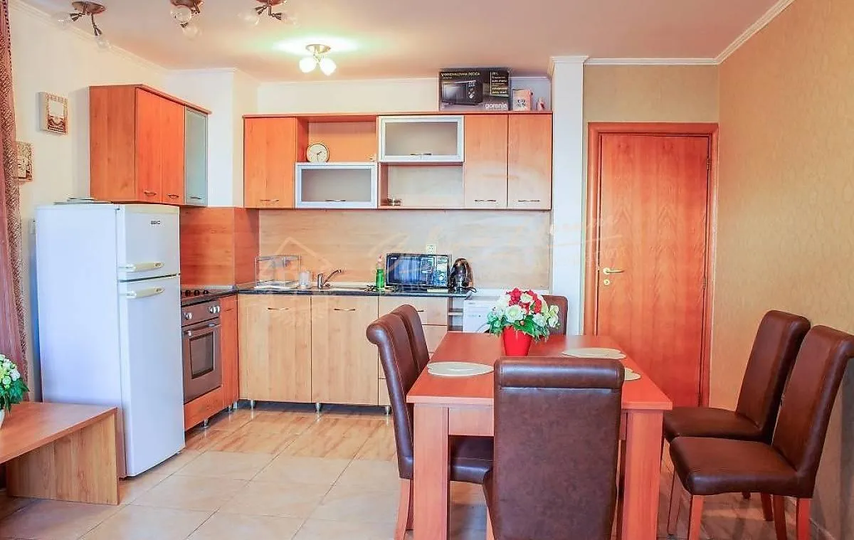 Трехкомнатная квартира с мебелью и видом на море в г.Святой Влас