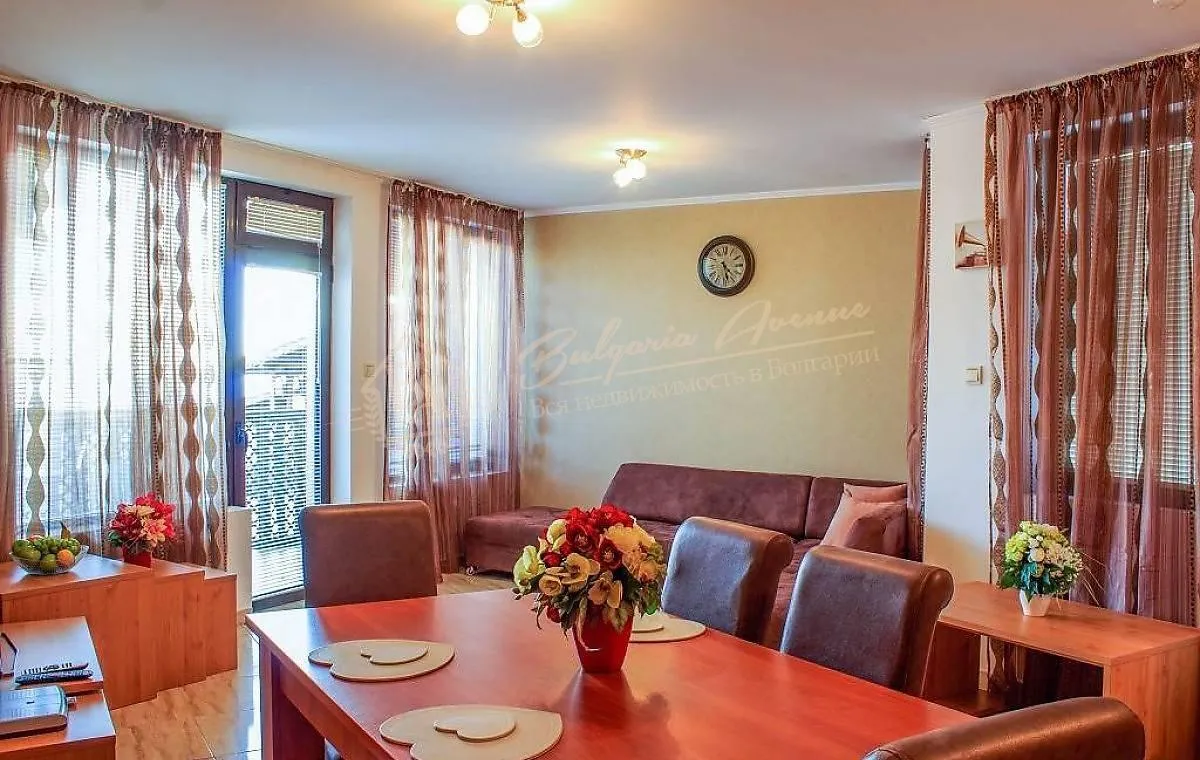 Трехкомнатная квартира с мебелью и видом на море в г.Святой Влас