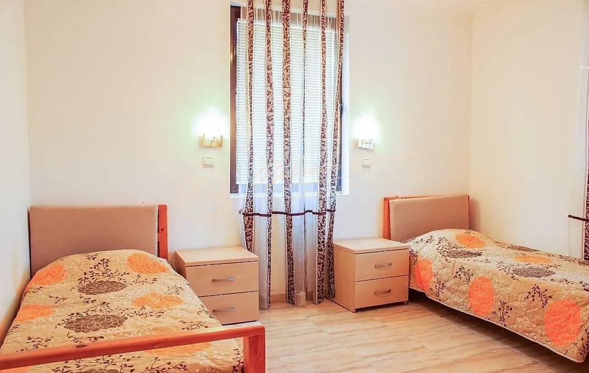 Трехкомнатная квартира с мебелью и видом на море в г.Святой Влас