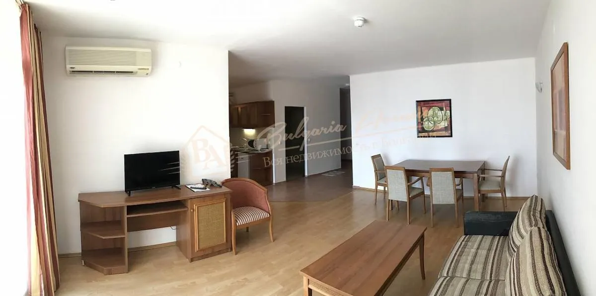 Элитная трехкомнатная квартира в комплексе на 1 линии в Елените