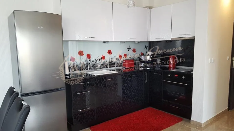 Роскошно меблированная трехкомнатная квартира в г.Святой Влас