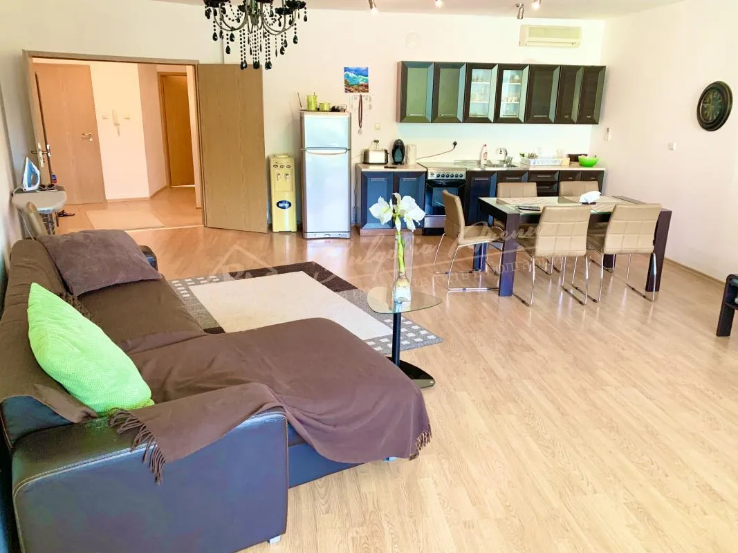 Новый, уютный апартамент с 2 спальнями в комплексе ОАЗИС на 1 линии, Равда