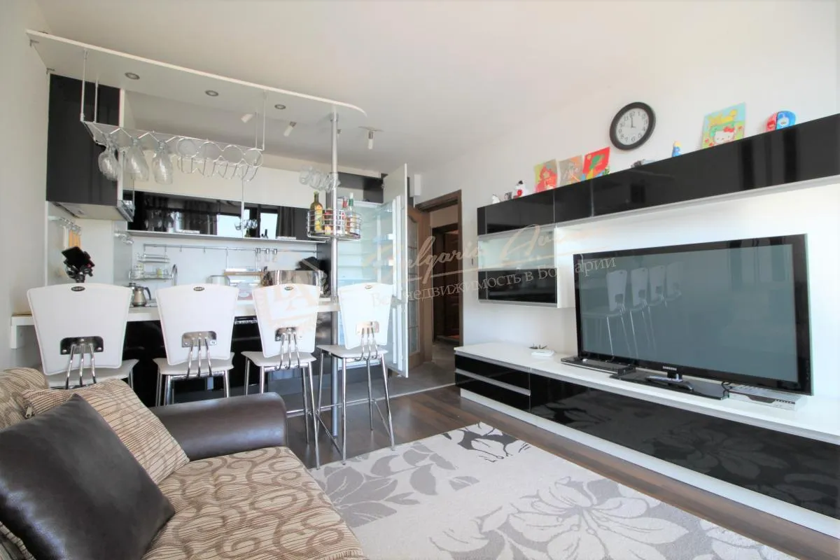 Трехкомнатная квартира в 200 метров от пляжа в г.Св.Влас