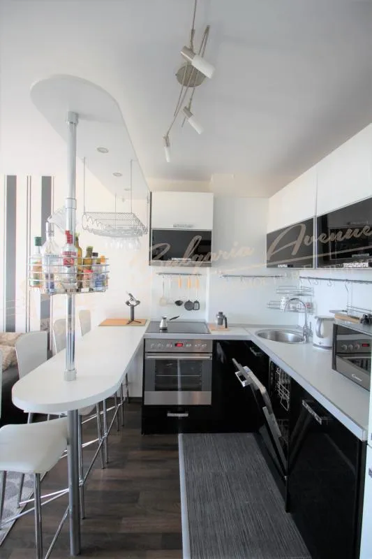 Трехкомнатная квартира в 200 метров от пляжа в г.Св.Влас