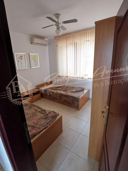 Трехкомнатная частично меблированная квартира в жилом доме в г.Варна