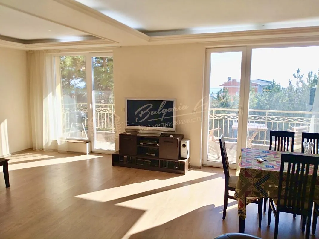 Апартамент с 2 спальнями в жилом доме, с видом на море, без таксы, в г.Св.Влас