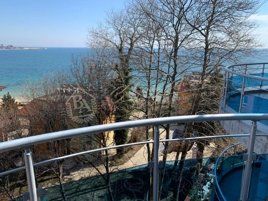 Уютный апартамент с 2 спальнями и видом на морев комплексе ОАЗИС, Равда