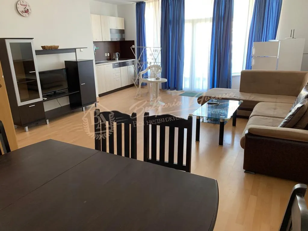 Уютный апартамент с 2 спальнями и видом на морев комплексе ОАЗИС, Равда