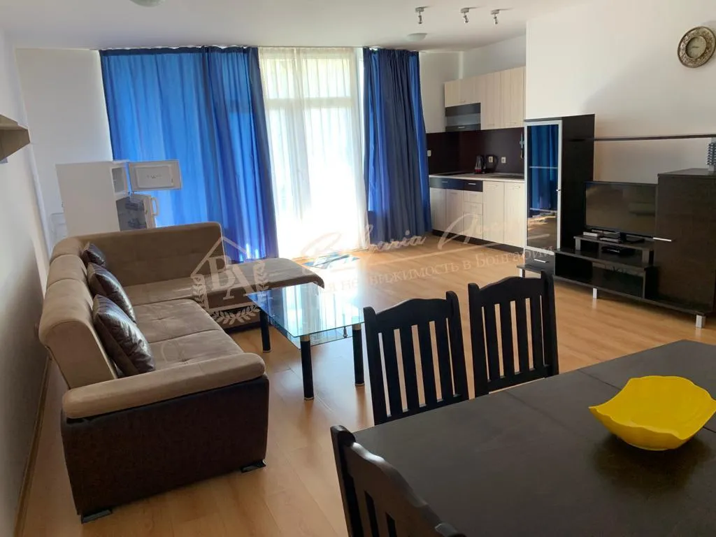 Уютный апартамент с 2 спальнями и видом на морев комплексе ОАЗИС, Равда