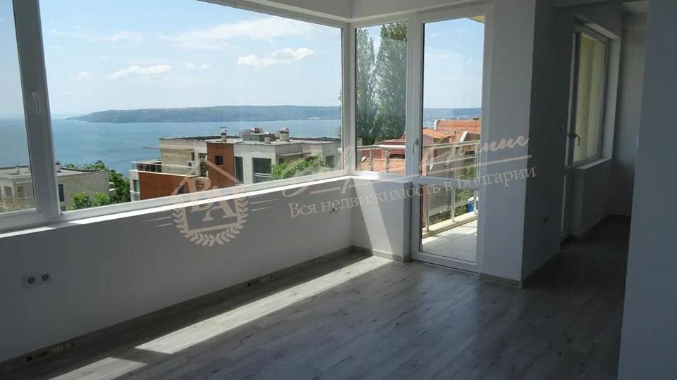 Трехкомнатный апартамент с французскими окнами и видом на море в г.Варна