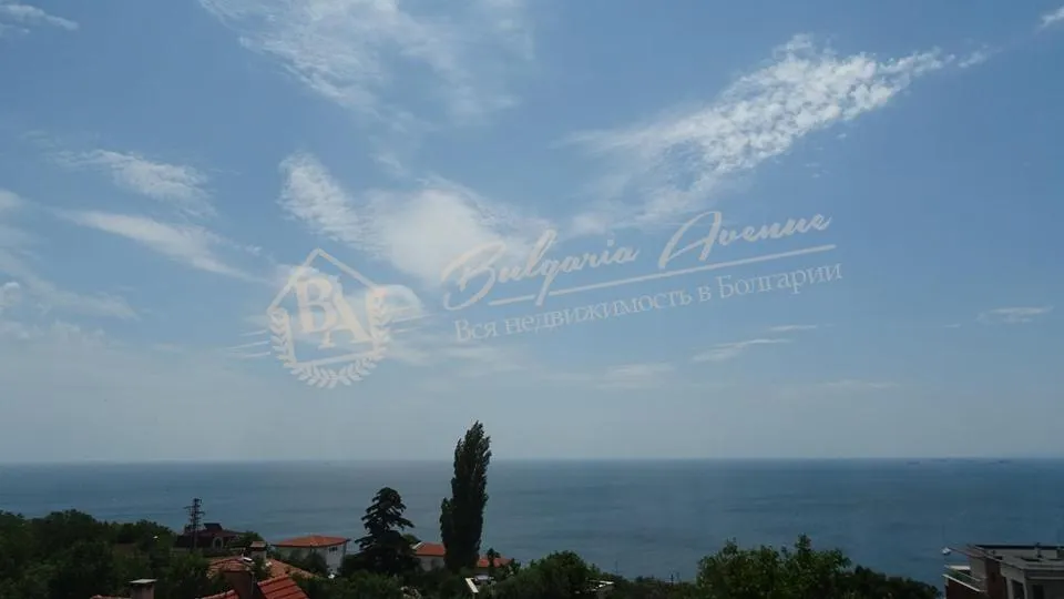 Трехкомнатный апартамент с французскими окнами и видом на море в г.Варна