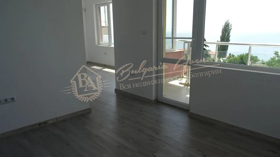 Трехкомнатный апартамент с французскими окнами и видом на море в г.Варна