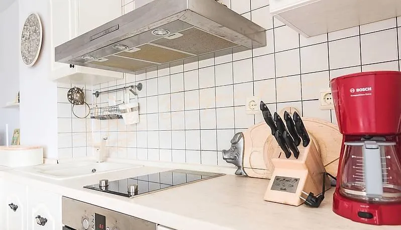 Трехкомнатная меблированная квартира с видом на море в 20 м от пляжа в Равде