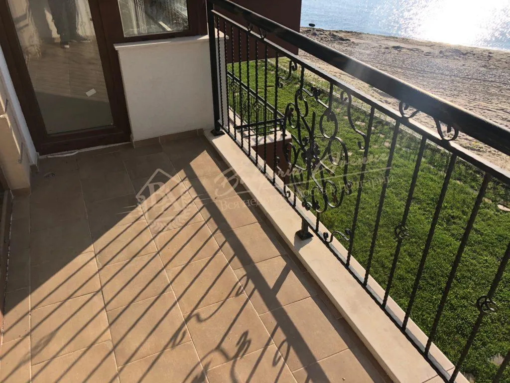 Новая, панорамная, трехкомнатная квартира на первой линии в г.Несебр