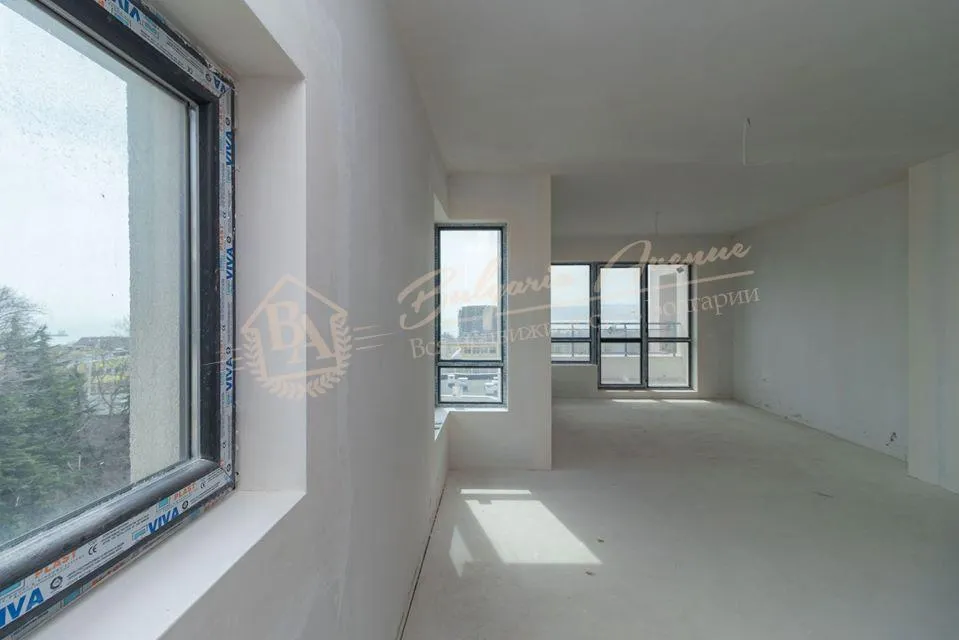 Трехкомнатная квартира в жилом доме с панорамой на море в Бризе, г.Варна