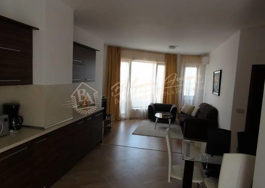 Трехкомнатная квартира с видом на море в элитном доме в г.Варна