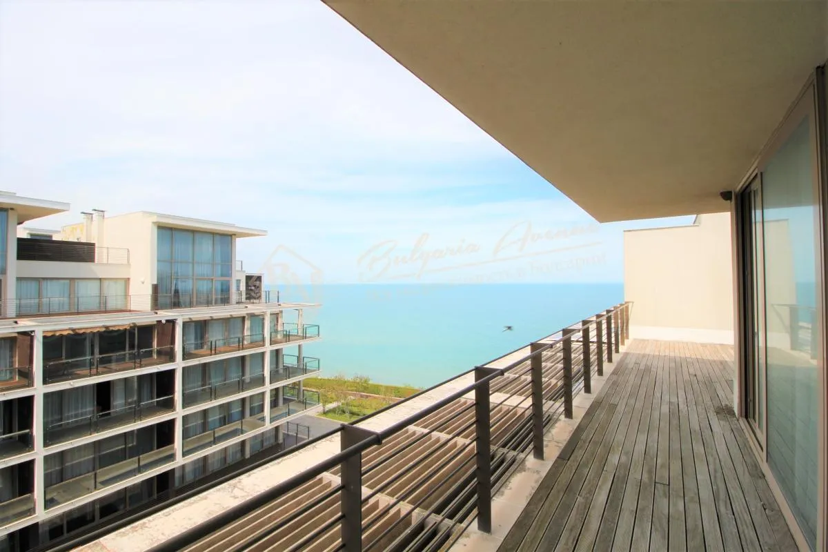 Двухуровневый апартамент с видом на море на первой линий, г.Обзор