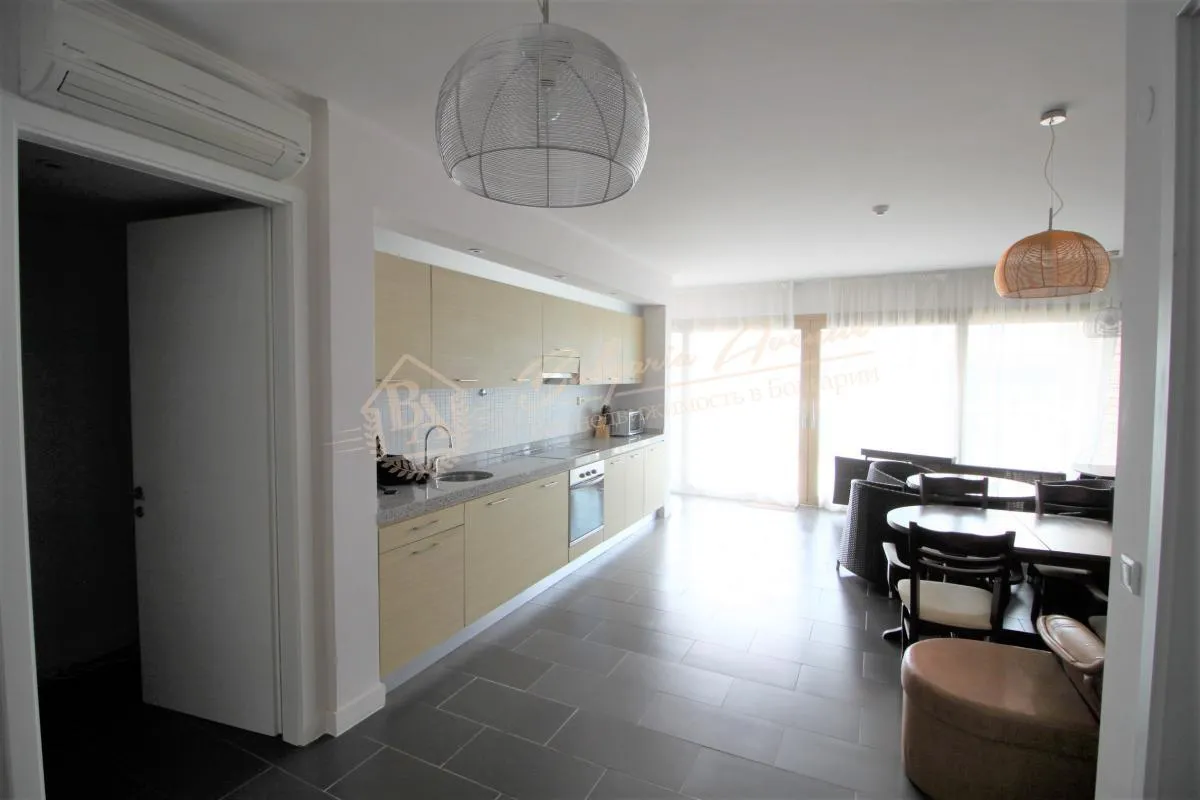 Двухуровневый апартамент с видом на море на первой линий, г.Обзор