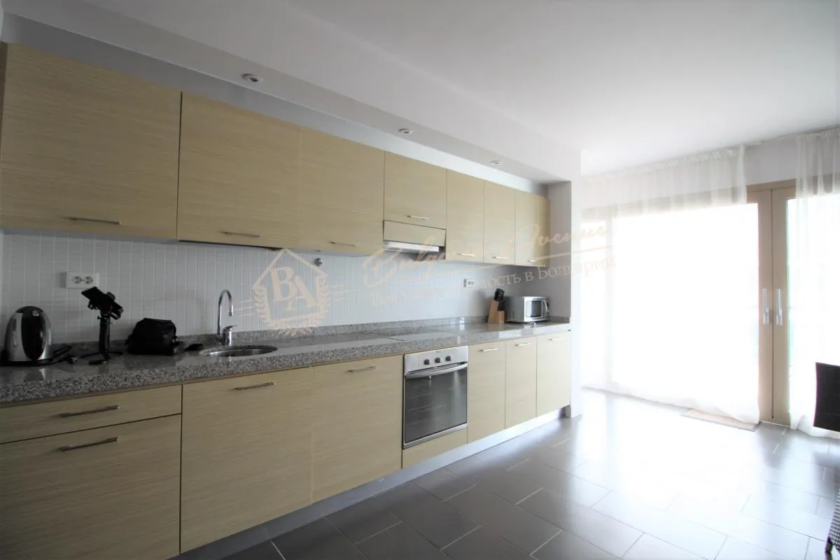 Двухуровневый апартамент с видом на море на первой линий, г.Обзор